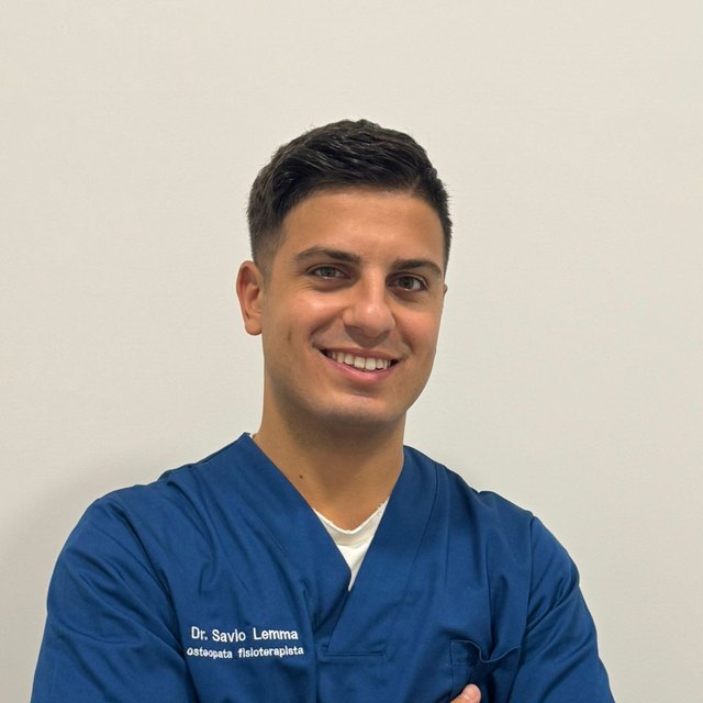 Savio Lemma, fisioterapista e osteopata D.O., nel suo studio a Barletta